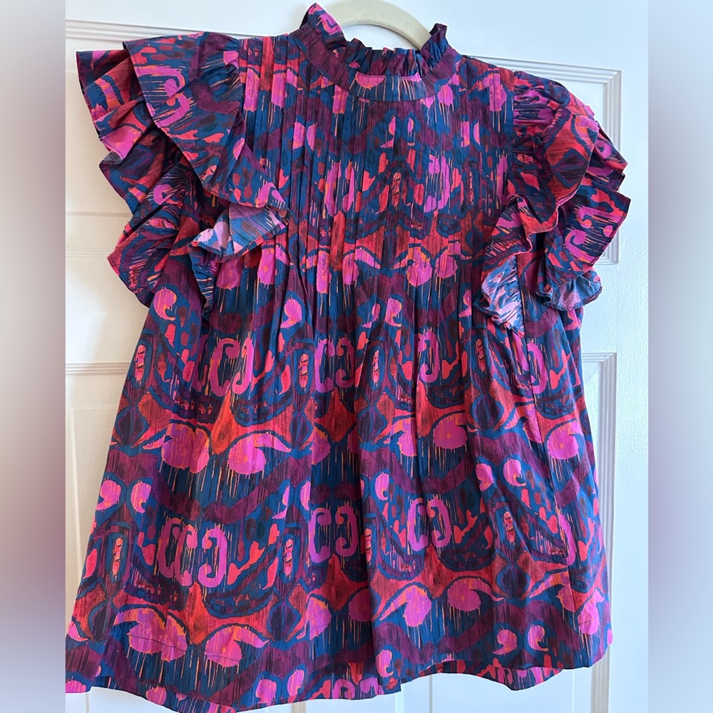 Oliphant top size s, buttons in the back
